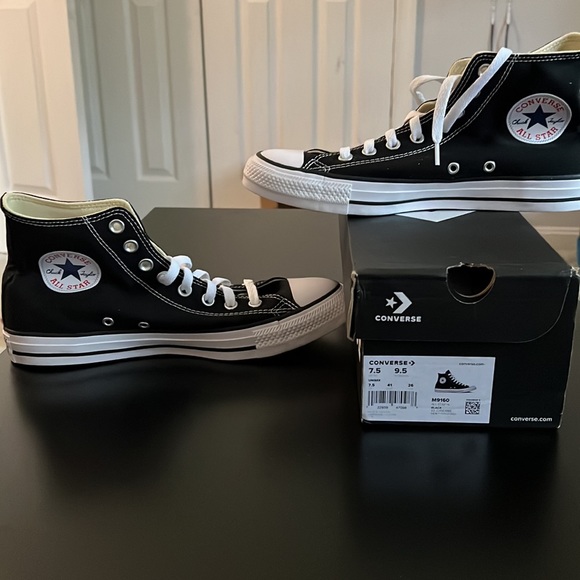 Brand New Never Worn Converse Hi Tops - Picture 2 of 3